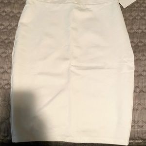 Size L white pencil skirt. NWT